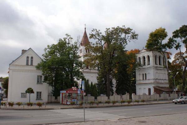 Pasvalio Šv. Jono Krikštytojo bažnyčia. Almanto Laužadžio nuotrauka, 2008 [interaktyvus]. Prieiga per internetą: https://www.miestai.net/forumas/forum/bendrosios-diskusijos/miestai-ir-architekt%C5%ABra/sakralin%C4%97-architekt%C5%ABra/7514-%E2%80%A0-pasvalio-r-ba%C5%BEny%C4%8Dios?t=7269%3E