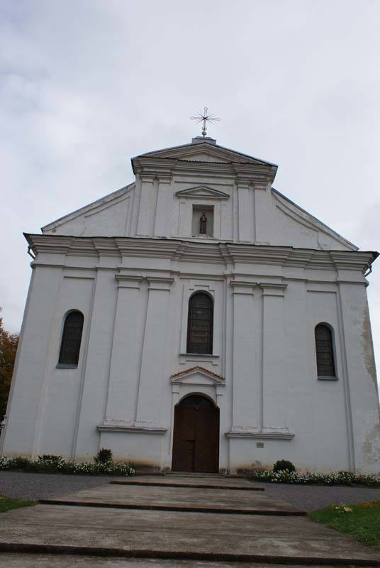 Pumpėnų Švč. M. Marijos Škaplierinės bažnyčia. A. Laužadžio nuotrauka, 2008 [interaktyvus]. Prieiga per internetą: https://www.miestai.net/forumas/forum/bendrosios-diskusijos/miestai-ir-architekt%C5%ABra/sakralin%C4%97-architekt%C5%ABra/7514-%E2%80%A0-pasvalio-r-ba%C5%BEny%C4%8Dios?t=7269