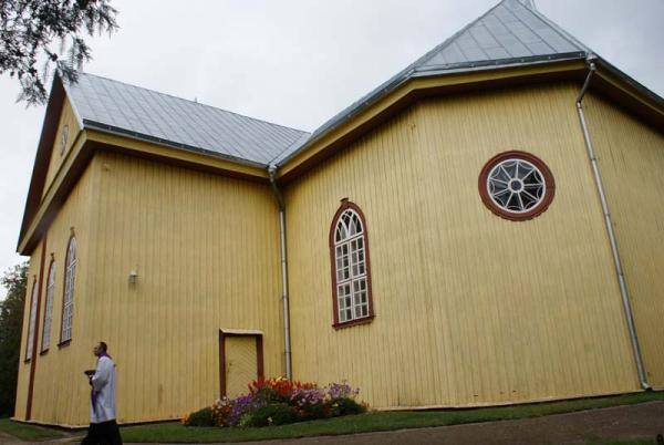 Pušaloto Šv. apaštalų Petro ir Povilo bažnyčia. Almanto Laužadžio nuotrauka, 2011 [interaktyvus]. Prieiga per internetą: https://www.miestai.net/forumas/forum/bendrosios-diskusijos/miestai-ir-architekt%C5%ABra/sakralin%C4%97-architekt%C5%ABra/7514-%E2%80%A0-pasvalio-r-ba%C5%BEny%C4%8Dios/page2?t=7269%3E