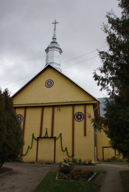 Pušaloto Šv. apaštalų Petro ir Povilo bažnyčia. Almanto Laužadžio nuotrauka, 2011 [interaktyvus]. Prieiga per internetą: https://www.miestai.net/forumas/forum/bendrosios-diskusijos/miestai-ir-architekt%C5%ABra/sakralin%C4%97-architekt%C5%ABra/7514-%E2%80%A0-pasvalio-r-ba%C5%BEny%C4%8Dios/page2?t=7269%3E