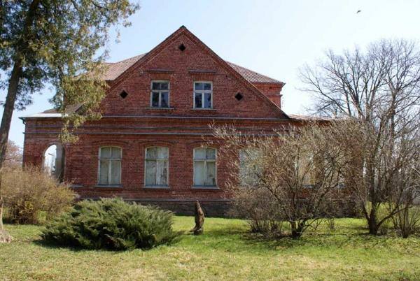 Pajiešmenių dvaras. Dvaro rūmai. Almanto Laužadžio nuotrauka, 2009 [interaktyvus]. Prieiga per internetą: https://www.miestai.net/forumas/forum/bendrosios-diskusijos/miestai-ir-architekt%C5%ABra/dvarai-ir-pilys/8163-pajie%C5%A1men%C4%97s-dvaras-pasvalio-r?t=7917