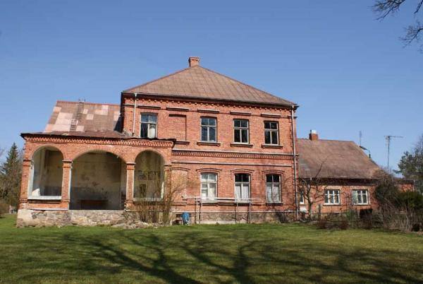 Pajiešmenių dvaras. Dvaro rūmai. Almanto Laužadžio nuotrauka, 2009 [interaktyvus]. Prieiga per internetą: https://www.miestai.net/forumas/forum/bendrosios-diskusijos/miestai-ir-architekt%C5%ABra/dvarai-ir-pilys/8163-pajie%C5%A1men%C4%97s-dvaras-pasvalio-r?t=7917