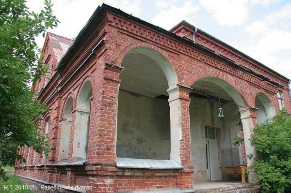 Pajiešmenių dvaras. Dvaro rūmai. Romualdo Trumpo nuotrauka, 2010 [interaktyvus]. Prieiga per internetą: https://www.miestai.net/forumas/forum/bendrosios-diskusijos/miestai-ir-architekt%C5%ABra/dvarai-ir-pilys/8163-pajie%C5%A1men%C4%97s-dvaras-pasvalio-r?t=7917