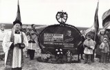 Kalba Joniškėlio klebonas kunigas Benediktas Mykolas Urbonas. Sąjūdžio metų Pasvalio krašte fotokronika.Naudojimo teisių informacija: Pasvalio Mariaus Katiliškio viešoji biblioteka