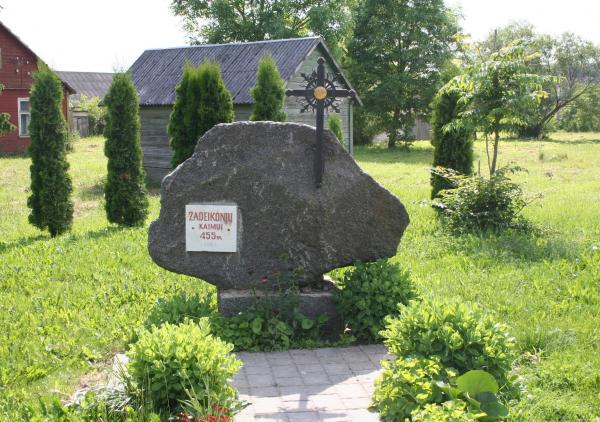 Paminklinis akmuo Žadeikonių 450 metų jubiliejui