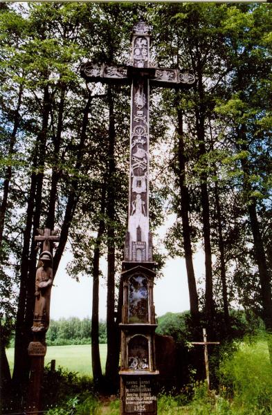 Kryžius inžinieriui Petrui Vileišiui Medinių kaimo kapinaitėse