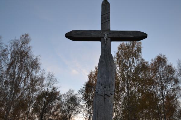 Kryžius partizanams Galinių kaime 
