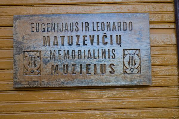 Poetų Eugenijaus ir Leonardo Matuzevičių memorialinis muziejus-sodyba