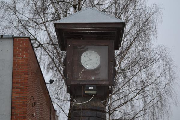 Stogastulpis-laikrodis Joniškėlyje