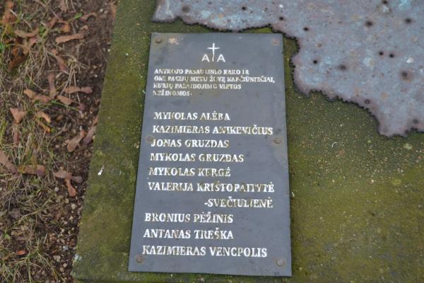 Paminklas Antrojo pasaulinio karo ir sovietų okupacijos metais žuvusiems kapčiūniečiams Kapčiūnų kapinėse