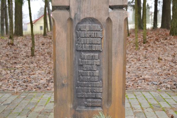 Kryžius kovotojams už Lietuvos laisvę Pasvalio kultūros ir poilsio parke