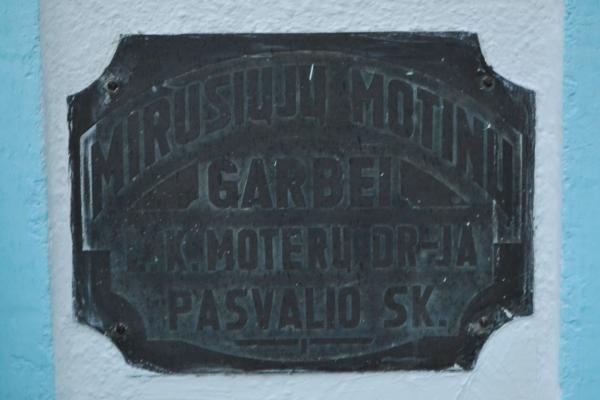 Paminklas Mirusioms Motinoms Pasvalio miesto kapinėse, Stoties gatvėje
