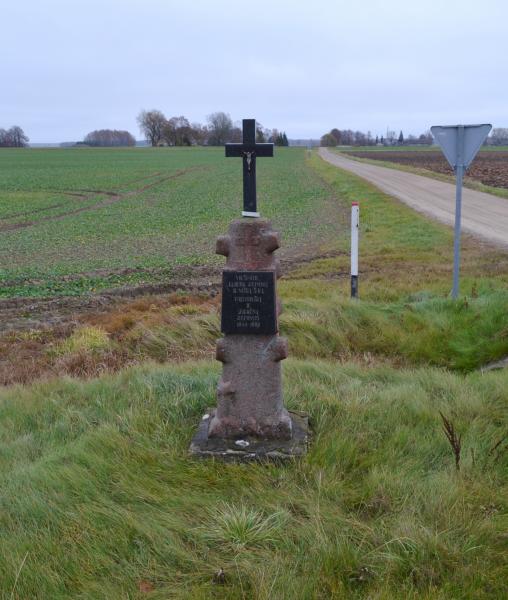 Kryžius jaunimui ir Lietuvai ties Paįstriečių kaimu