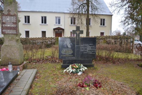 Paminklas kompozitoriui Alfonsui Mikulskiui Pušalote