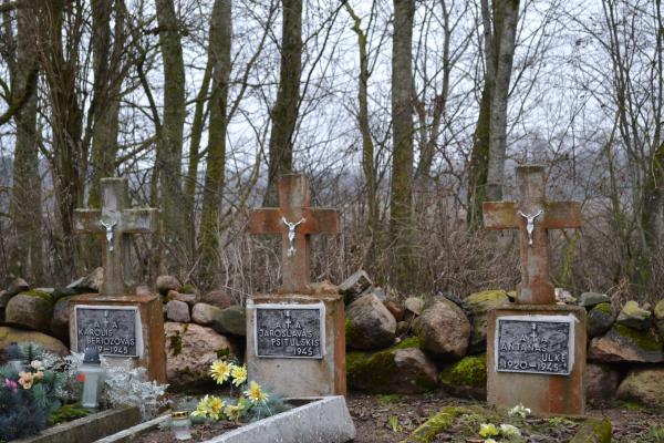 Partizanų kapai Jakuboniuose