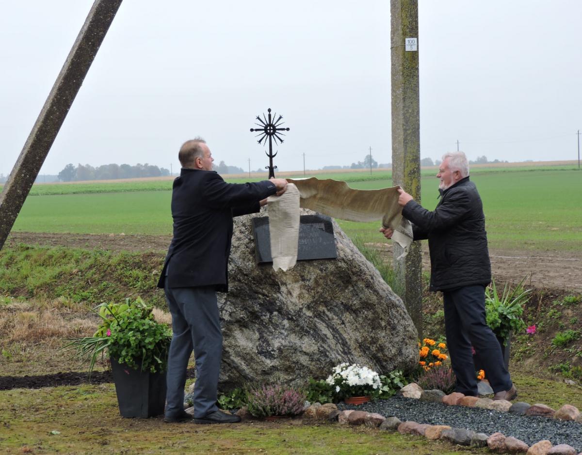 Paminklinis akmuo išnykusiam Kervesių kaimui Vaškų seniūnijoje, Pasvalio rajone