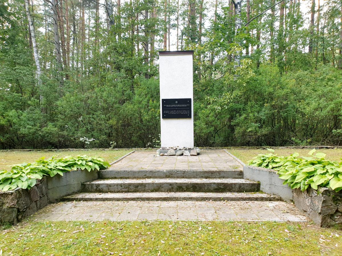 Memorialas holokausto aukoms atminti Žadeikių miške