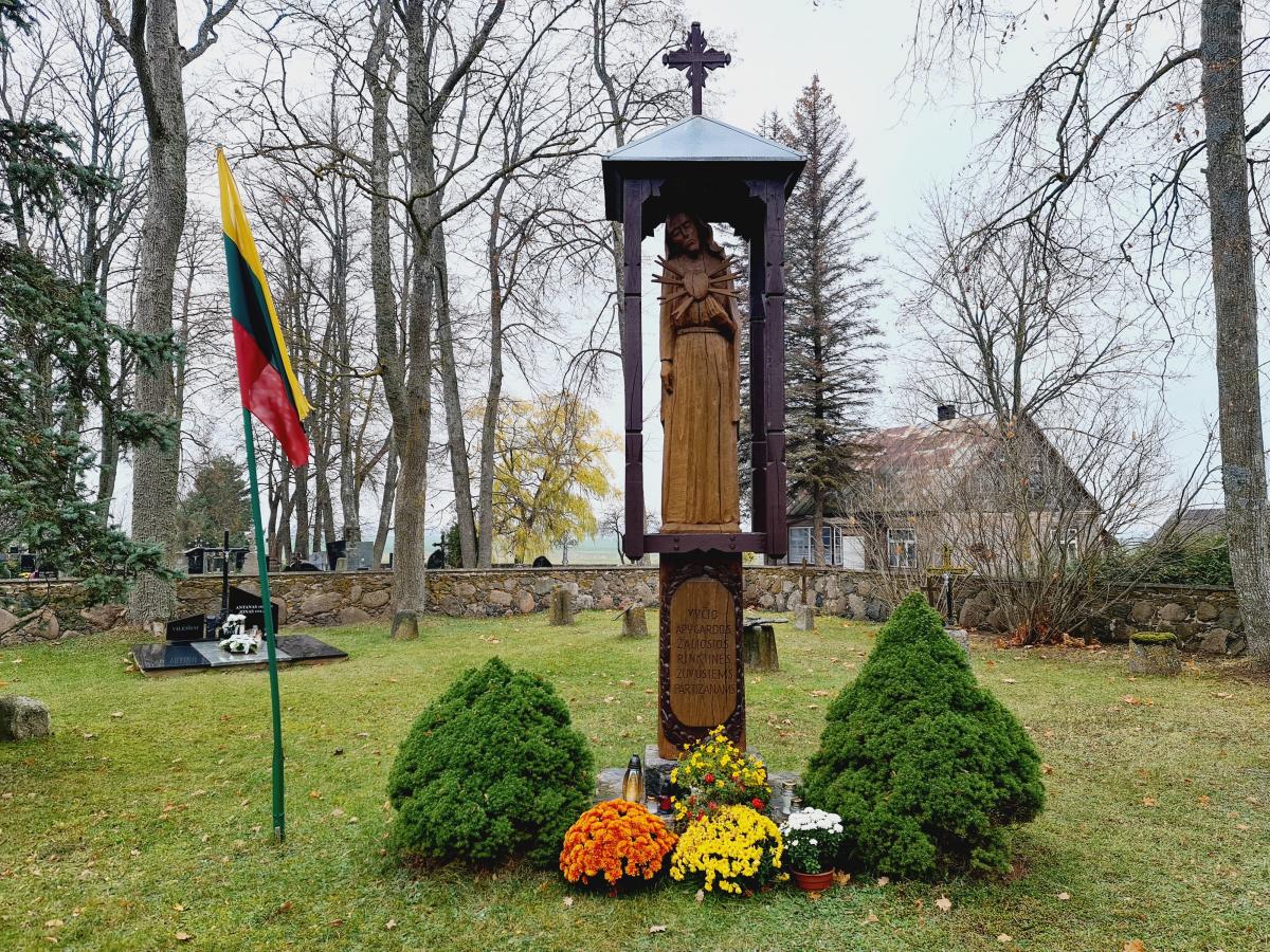 Stogastulpis žuvusiems partizanams Kriklinių kaime
