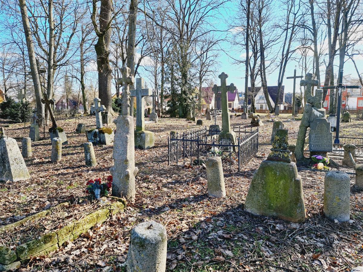 Knygnešio Kazio Gumbelevičiaus kapas Pasvalio senosiose kapinėse (dab. P. Avižonio g.)
