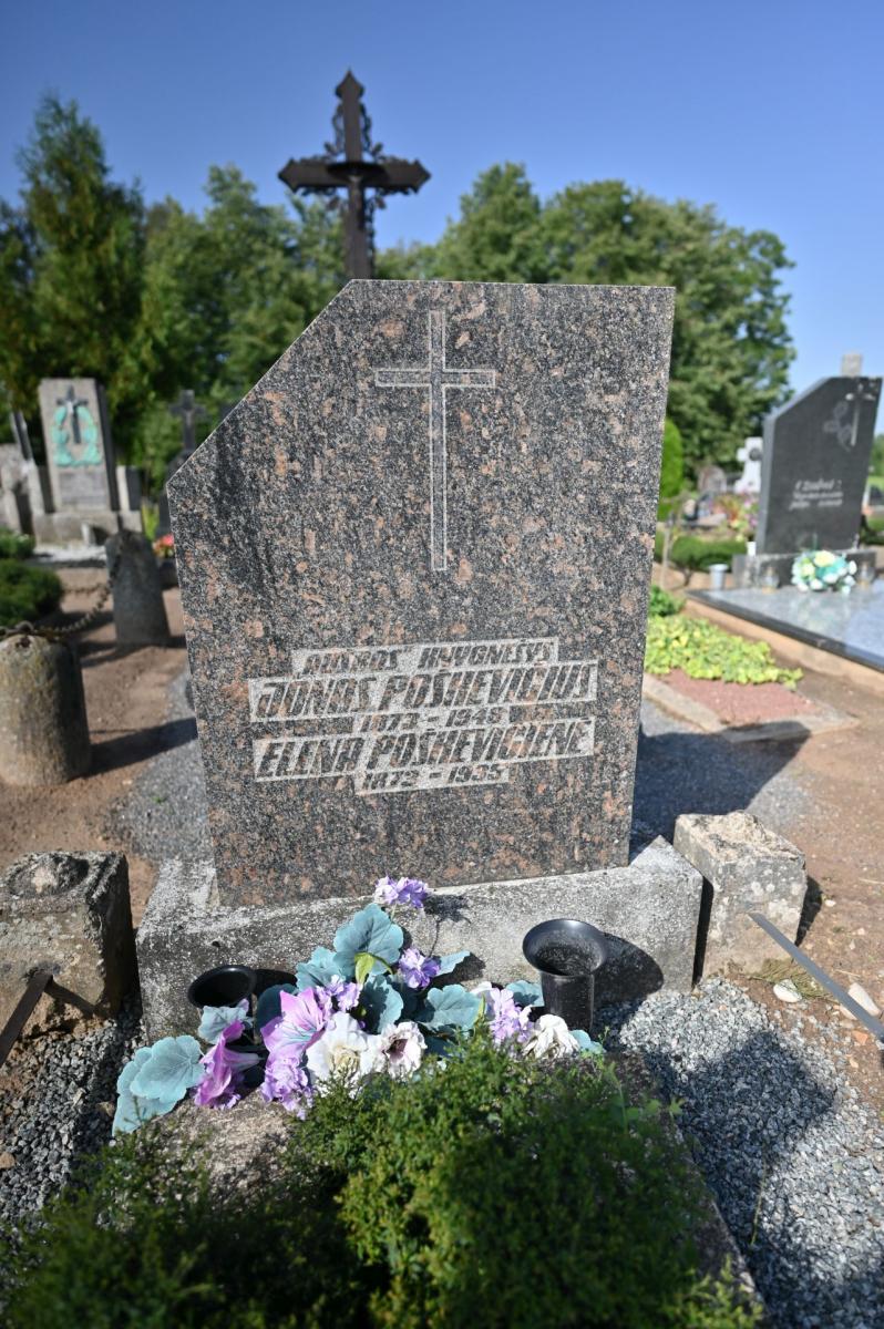 Knygnešio Jono Poškevičiaus kapas Vaškų miestelio kapinėse
