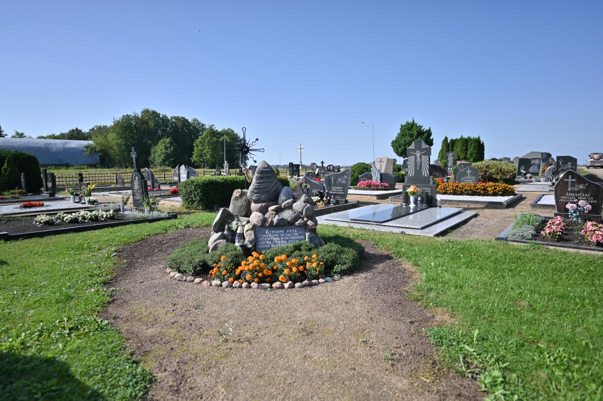 Paminklas tremtiniams Vaškų miestelio kapinėse