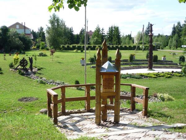 Skulptūra 1957 m. trispalvę iškėlusių mokinių žygdarbiui atminti Joniškėlyje