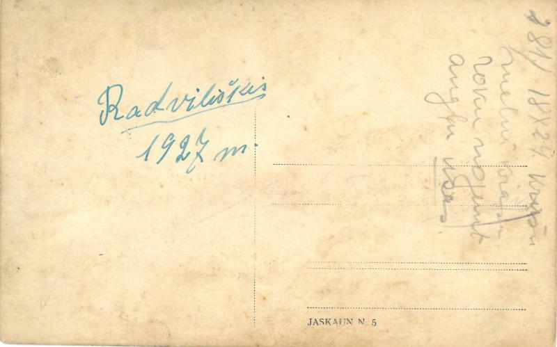 Kazys Balčiūnas – Lietuvos kariuomenės karys Radviliškyje. Kitoje fotografijos pusėje yra užrašas: „Radviliškis. 1927 m.“