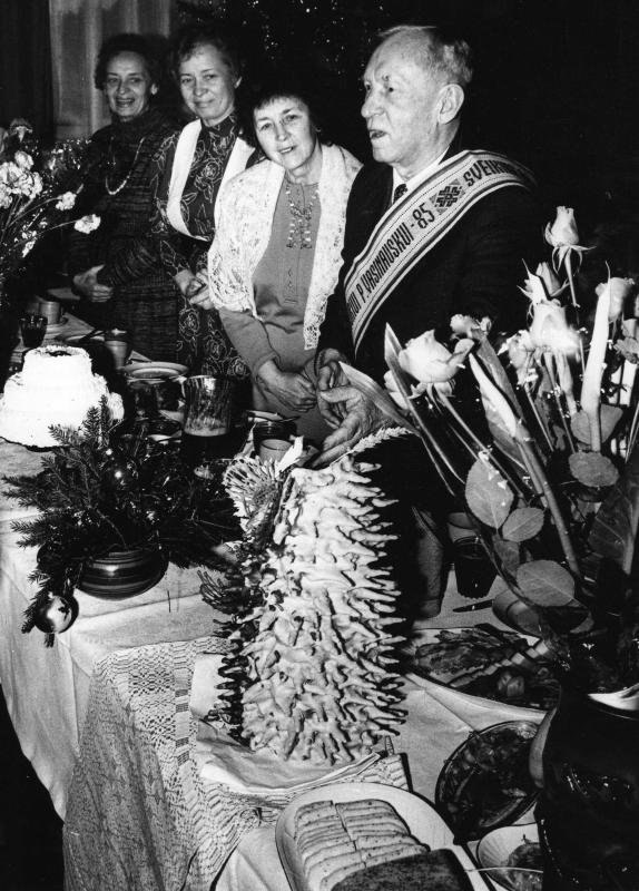 Pasvalio rajono žemdirbių surengtas jubiliejinis pokylis Pasvalyje profesoriui, agronomui Petrui Vasinauskui minint 85-ąsias gimimo metines. 1991 m.