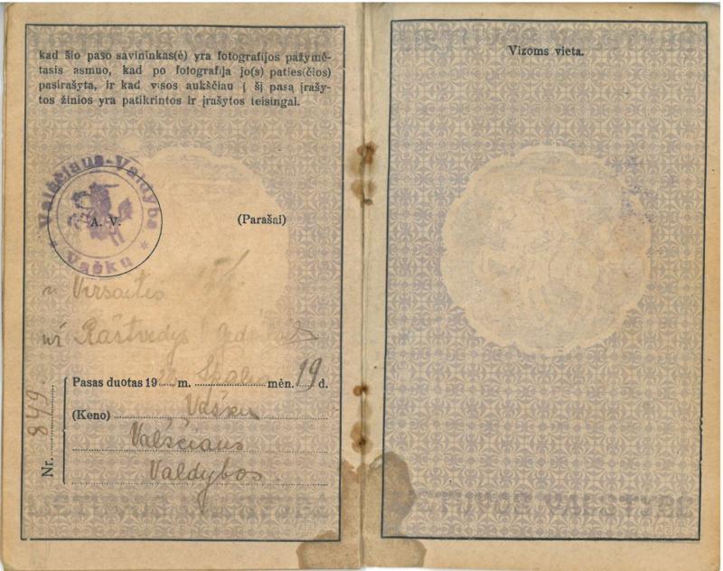 Pasvalio apskr. Vaškų vlsč. Vainikonių k. [dabar – Vainekoniai] gyventojos Onos Morkevičienės-Žemaitytės pasas, išduotas 1922 m. spalio 19 d. Paso Nr. 645592.