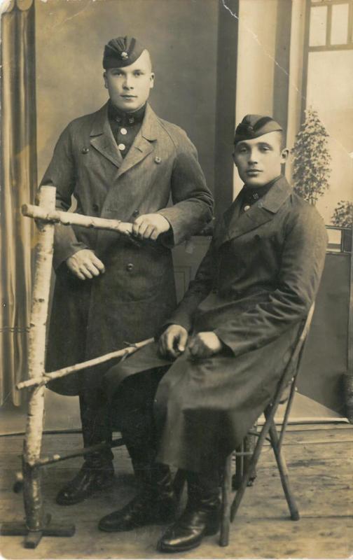 Kazys Balčiūnas (pirmas iš kairės) tarnavo Lietuvos kariuomenėje. Radviliškis, apie 1927 m.
