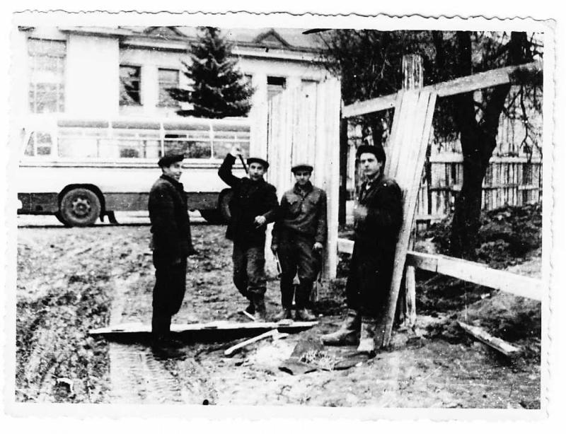 Ruošiama Pasvalio internato statybvietė. Matyti Petro Vileišio gimnazija