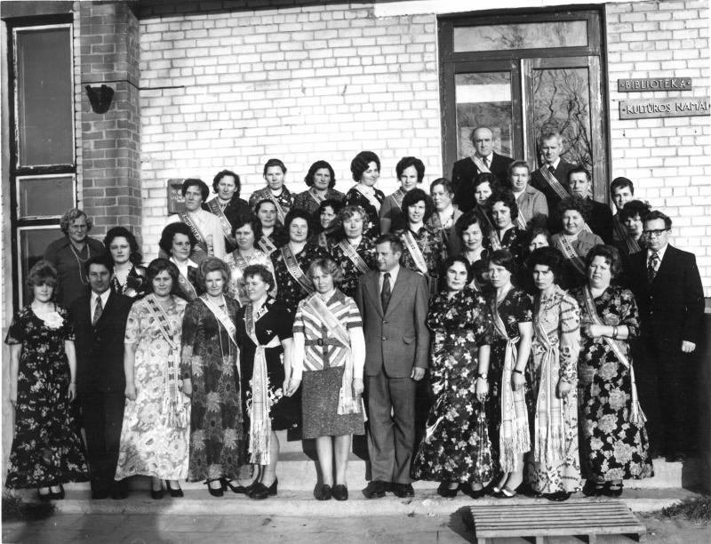 Pasvalio rajono kolūkių buhalterių susirinkimas Pervalkų kaime. Regina Samuolienė (pirmoje eilėje pirma iš kairės). 1977 m.