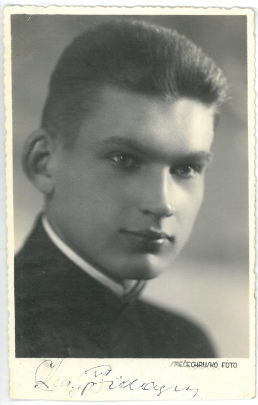 Portretinė. Pasvalio aukštesniosios komercijos mokyklos moksleivis Julius Šidagis. 1935 m. spalio 21 d.