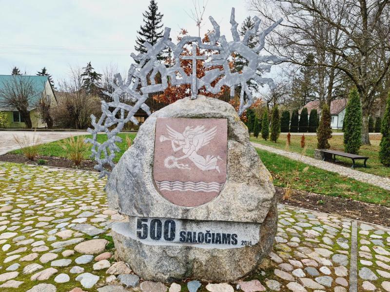 Paminklinis akmuo Saločių miestelio įkūrimo 500 metų sukakčiai