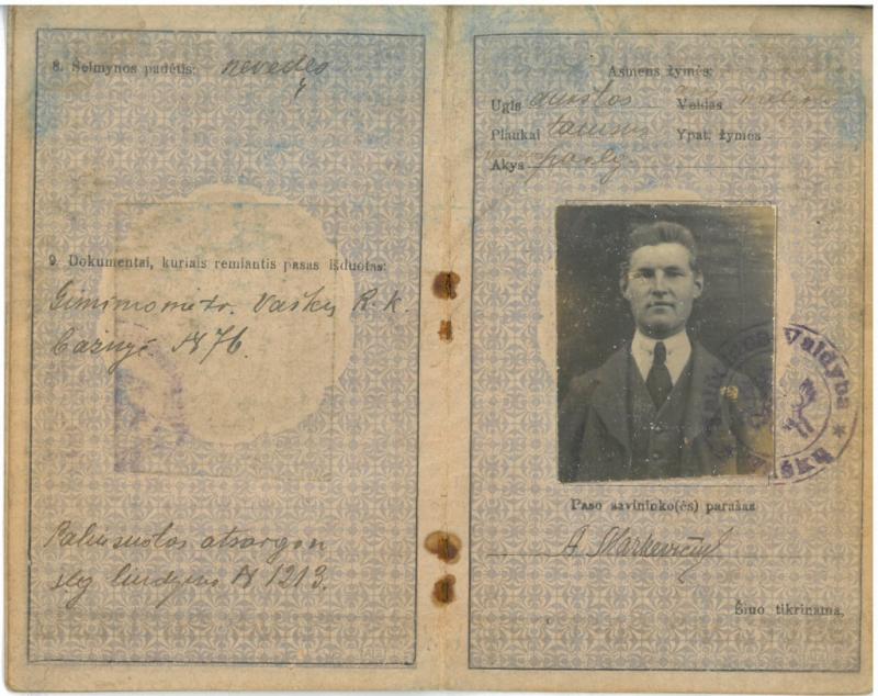 Biržų-Pasvalio apskr. Vaškų vlsč. Vainikonių k. [dabar – Vainekoniai] gyventojo Antano Markevičiaus pasas, išduotas 1924 m. sausio 7 d. Paso Nr. 848873.